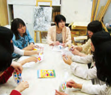 多様な生活問題を理解し、支援するための理論と方法を学ぶ
