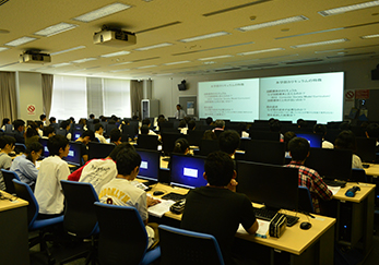 情報科学部棟（C棟）写真1