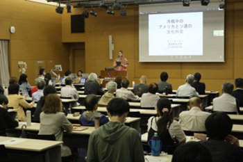 アン・サーシー准教授.JPG